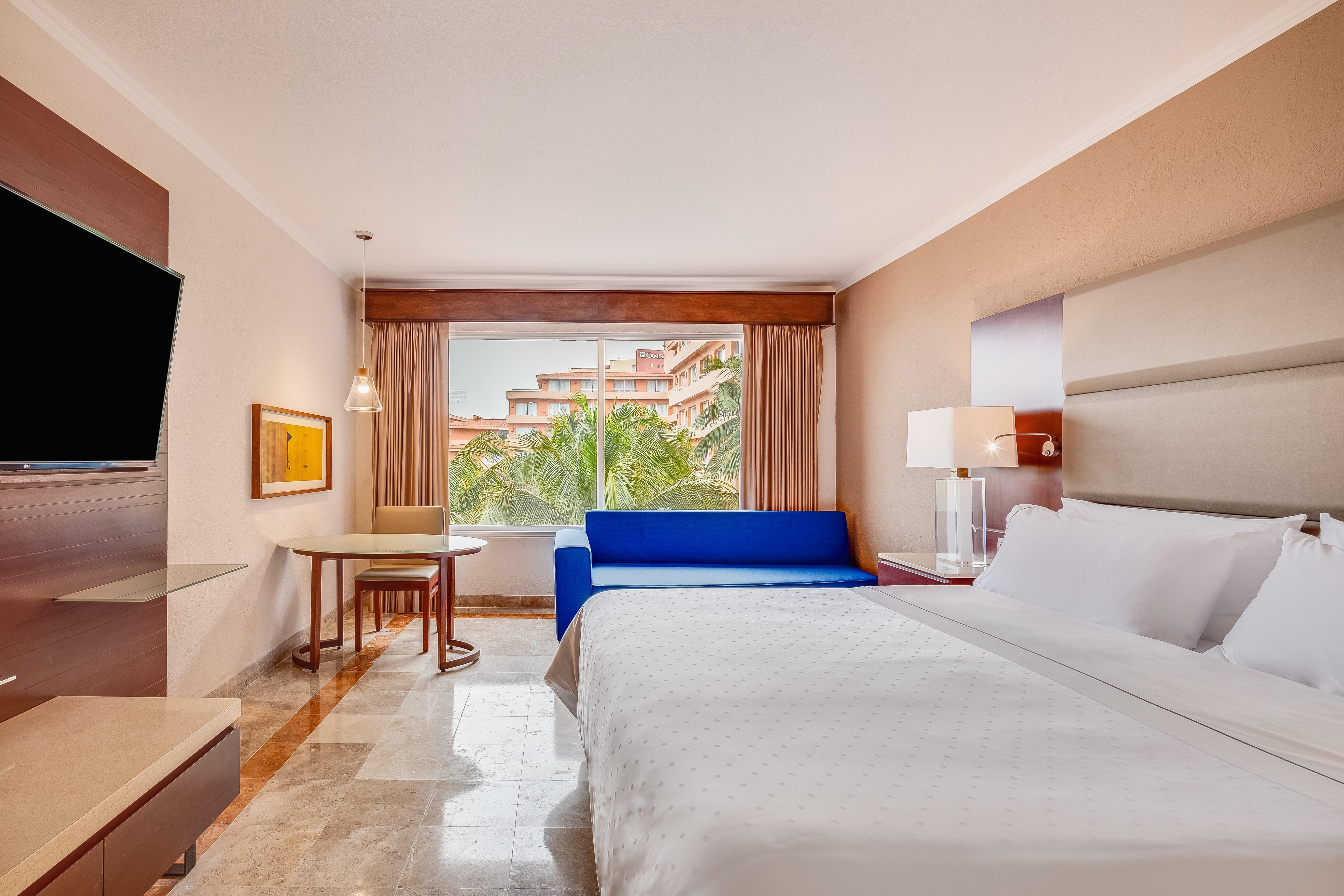 Grand Fiesta Americana Веракрус Екстер'єр фото A guest room at the Hilton Vallarta Bay Resort