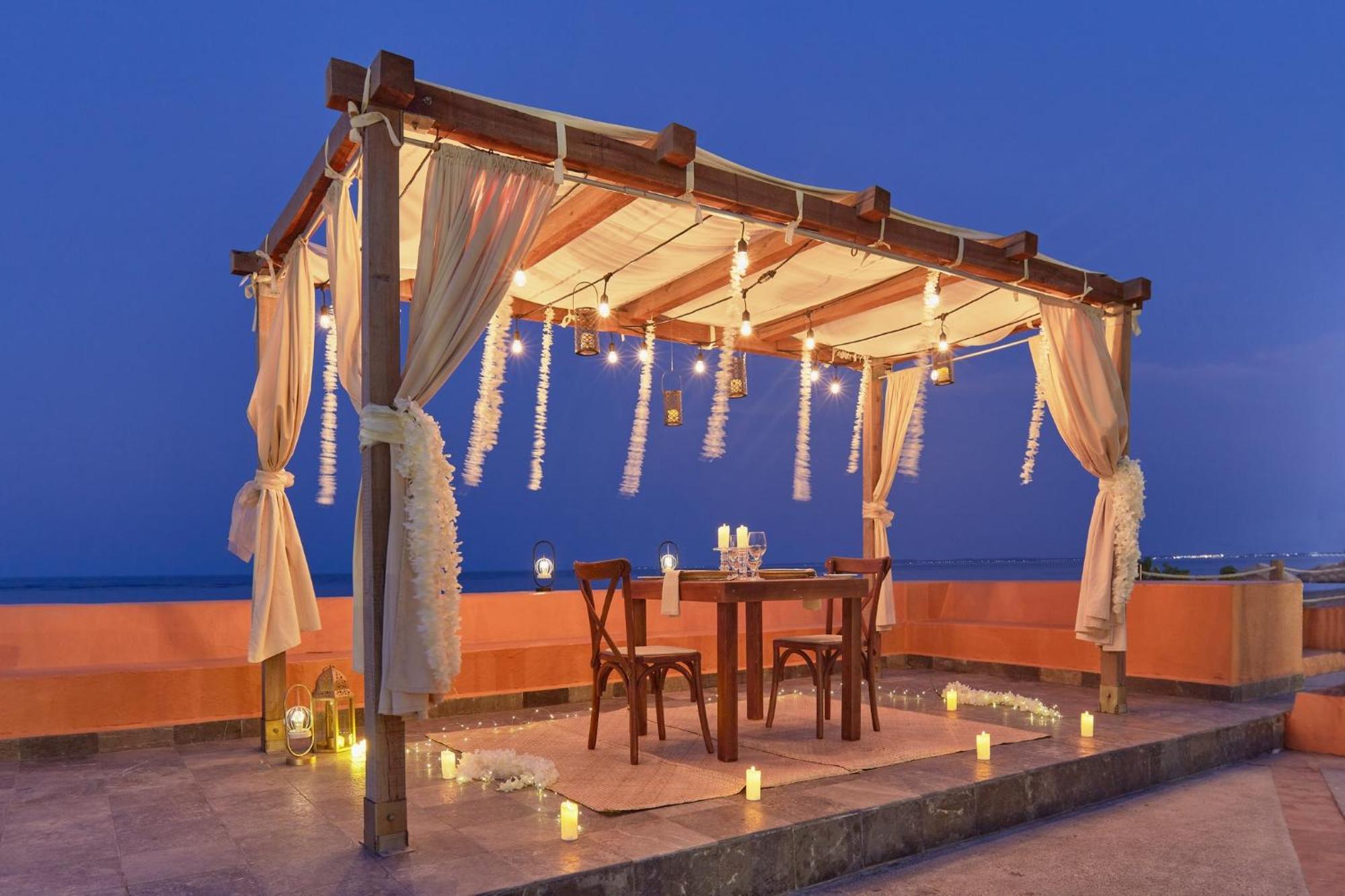 Grand Fiesta Americana Веракрус Екстер'єр фото A pergola with a canopy