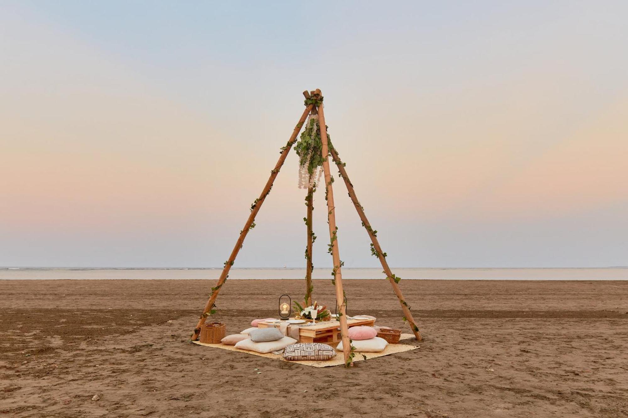 Grand Fiesta Americana Веракрус Екстер'єр фото A teepee tent on a beach