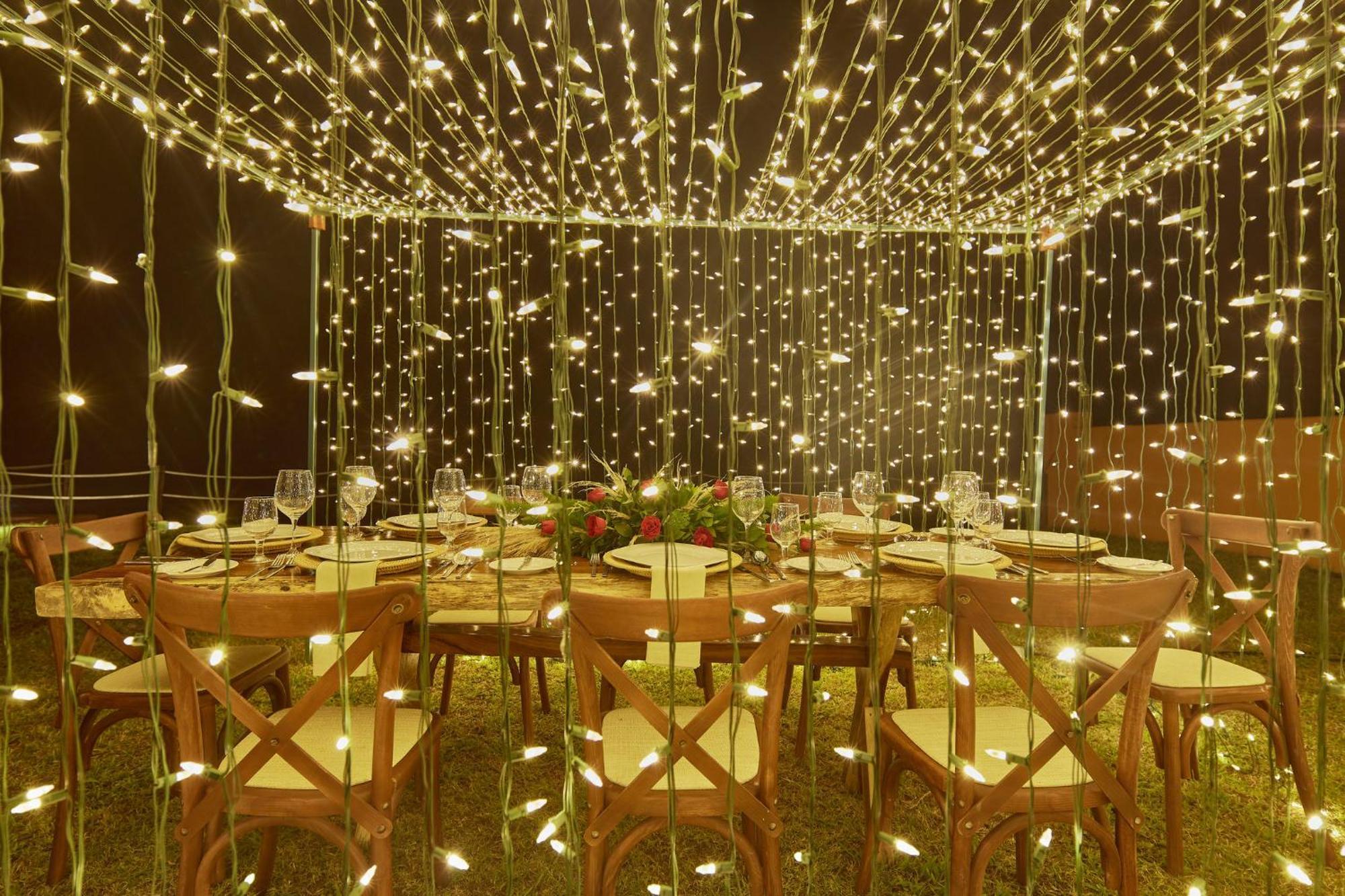 Grand Fiesta Americana Веракрус Екстер'єр фото A tent decorated with fairy lights